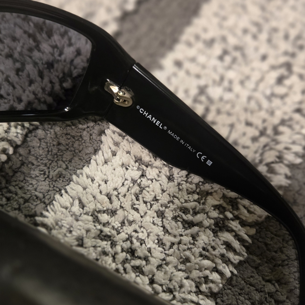 CHANEL Black Sunglasses - Picture 3 of 9